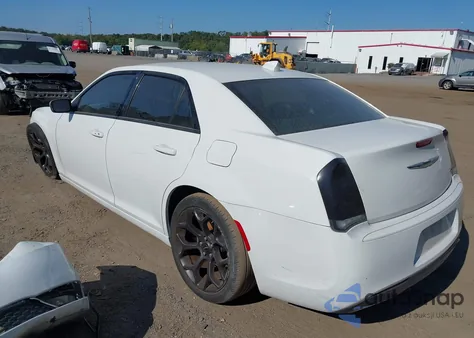 2019 Chrysler 300 300S z USA, uszkodzony, nr VIN 2C3CCABG8KH637970